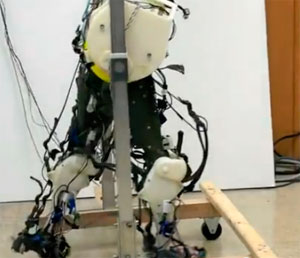 Cientificos desarrollan las piernas roboticas mas avanzadas hasta ahora