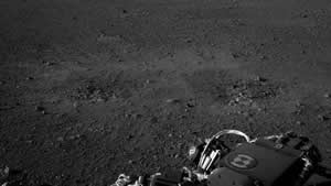 Curiosity cumple un mes dejando sus huellas sobre Marte